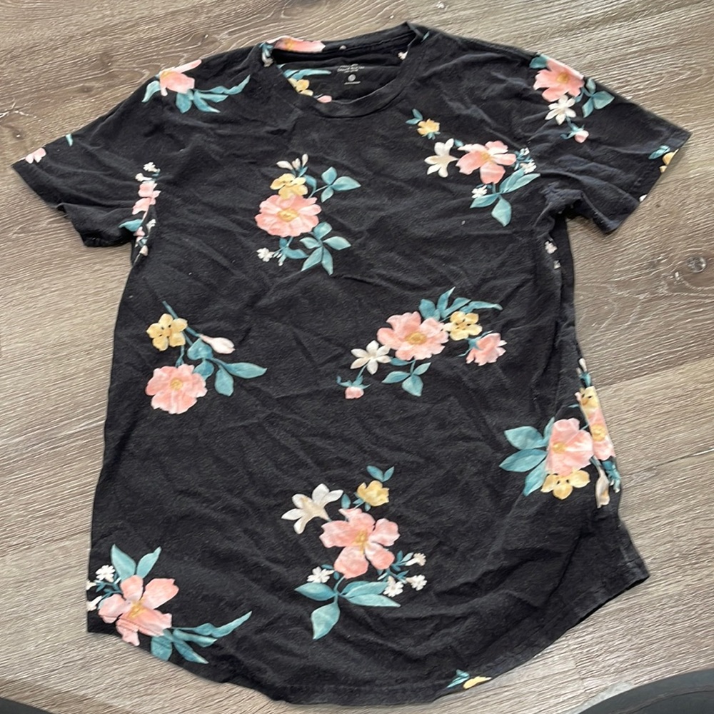 Hollister Mens floral tee